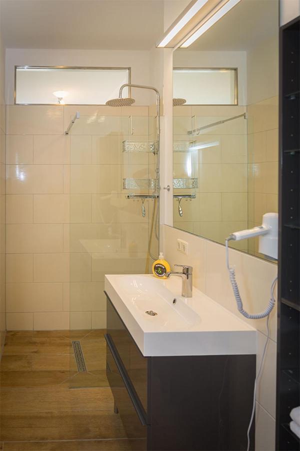 H&H Apartments Im Herzen Der Stadt In Der Lange Strasse Geraeumig Ruhig Mit Kueche Und Esstisch ไกรฟ์สวัลด์ ภายนอก รูปภาพ